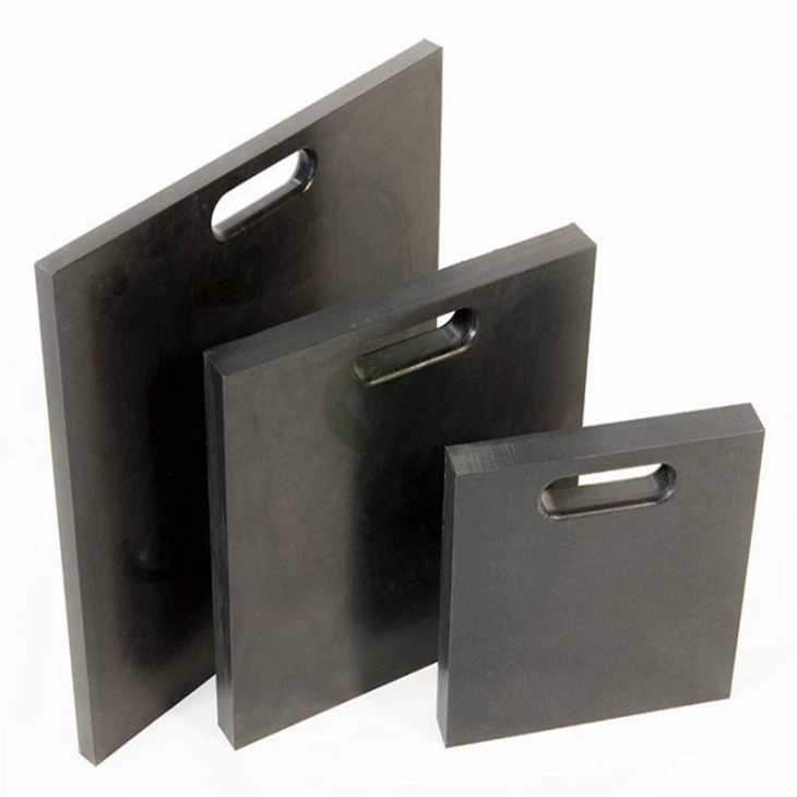 Mobile crane outrigger pad support surface